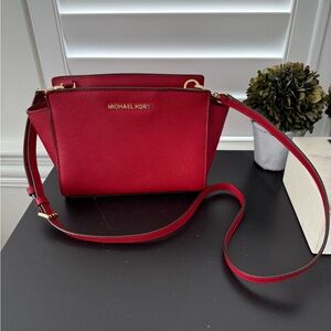Michael Kors Selma Medium Messenger